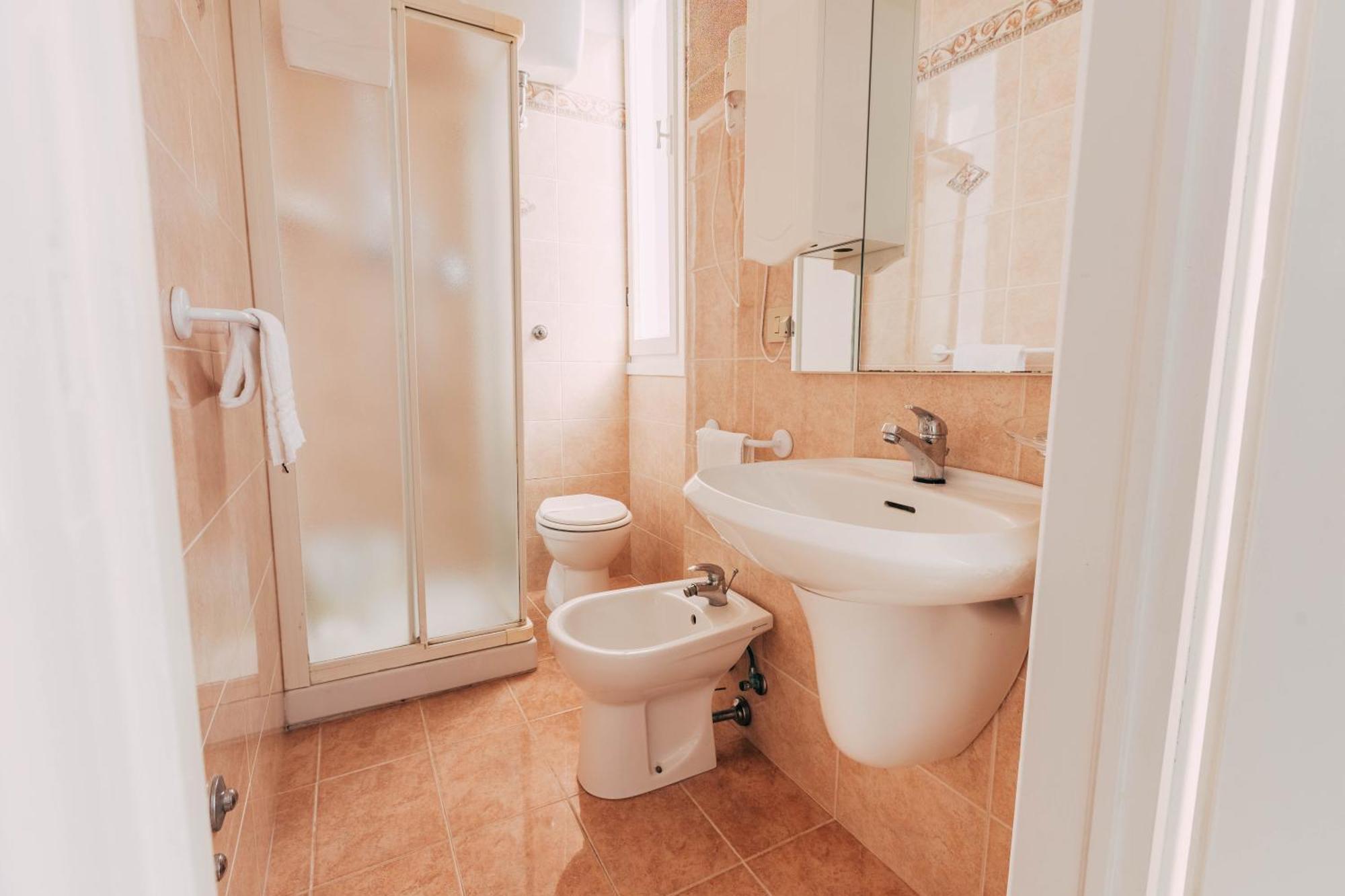 Villa Giulietta Hotel กัสตีลยอนเชลโล ภายนอก รูปภาพ