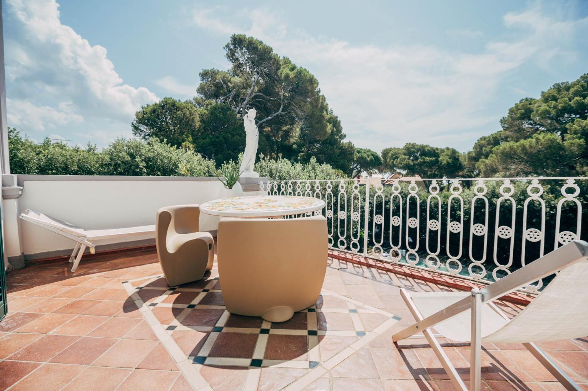 Villa Giulietta Hotel กัสตีลยอนเชลโล ภายนอก รูปภาพ